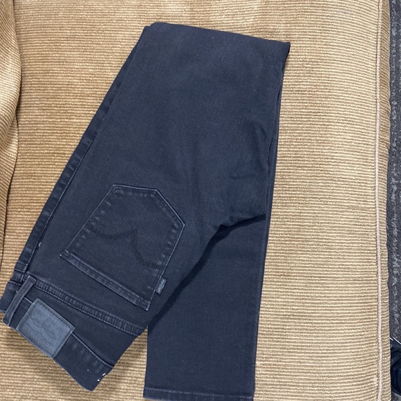 Levi’s women pants is in excellent condition size 27 stretch - Picture 2 of 6